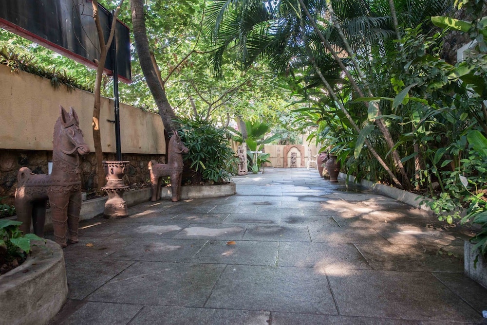 HANU REDDY RESIDENCES - WALLACE GARDEN 39/50