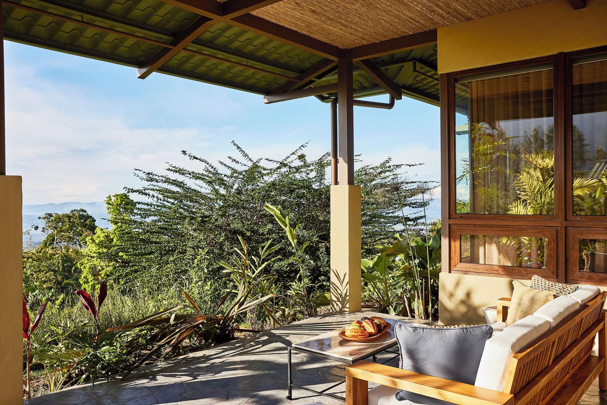 HACIENDA ALTAGRACIA 40/84