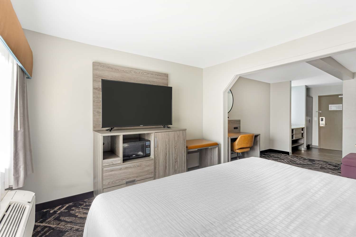 Suite, King Bed, Sofa