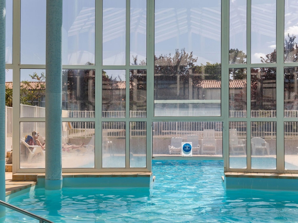 swimming pool spa