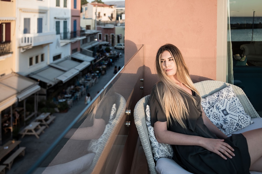 Avra Venetian Harbour Apartments 30/50