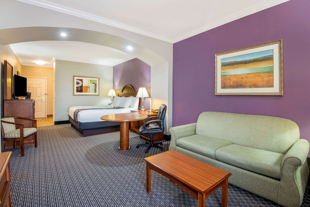 La Quinta Inn and Suites by Wyndham Gainesville 28/35