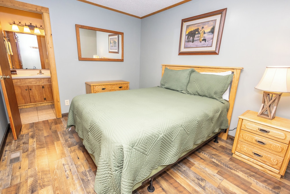 1 Bedroom, Family, Cabin, Queen Bed, Hill View, Kitchenette