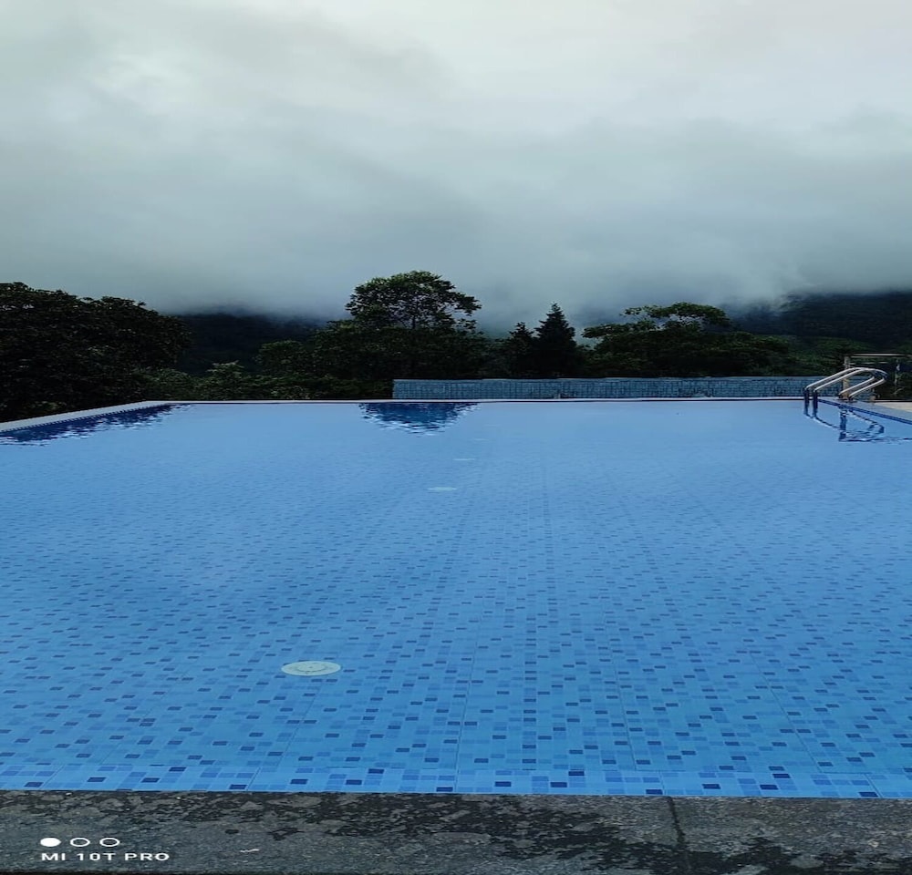 CAMELOT RESORT 20/25
