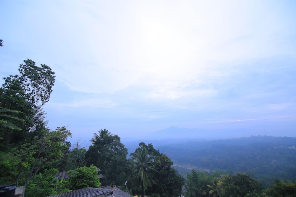 Mahaweli Regent Hotel 32/42