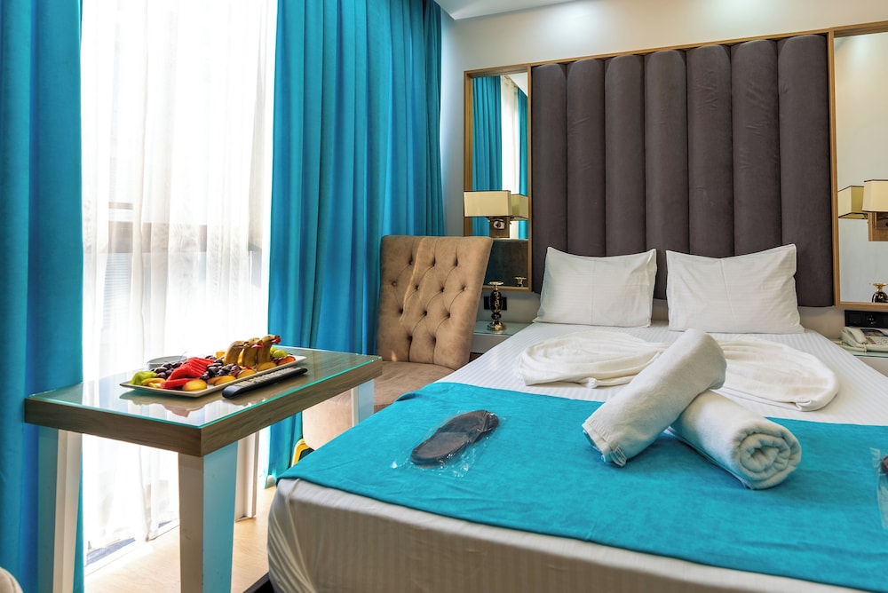 DELUXE, DOUBLE BED