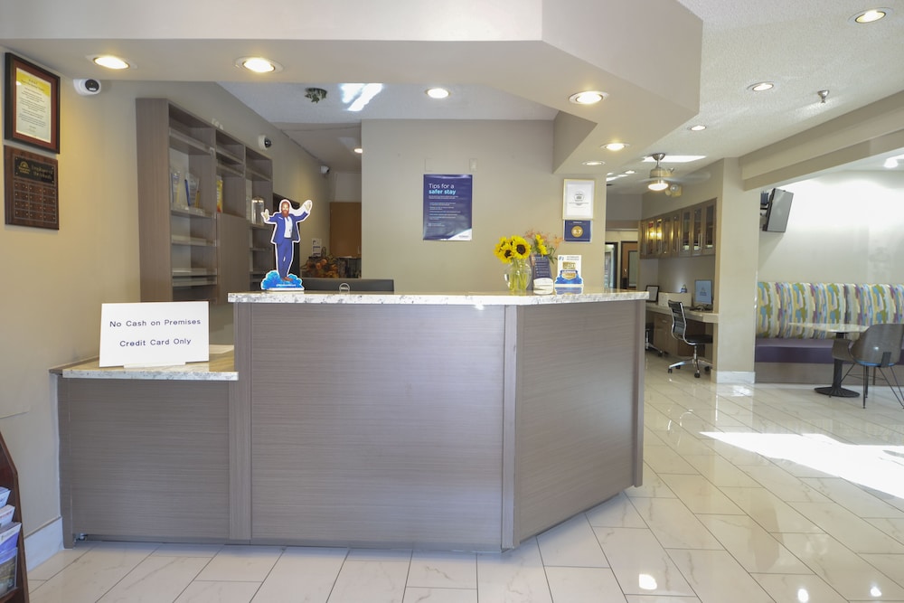 Days Inn & Suites By Wyndham Airport Albuquerque 4/38