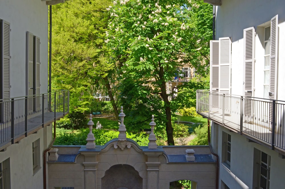 Palazzo Del Carretto Art Apartments 64/72
