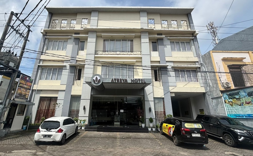 Atria Inn 32/39