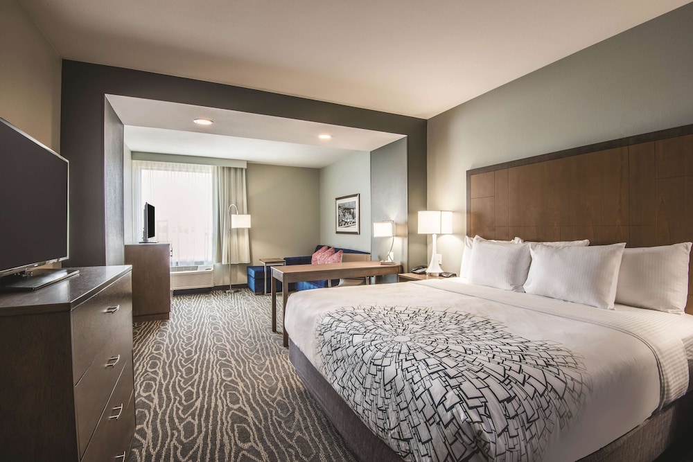 DELUXE, FAMILY, KING BED, WITH VIEW