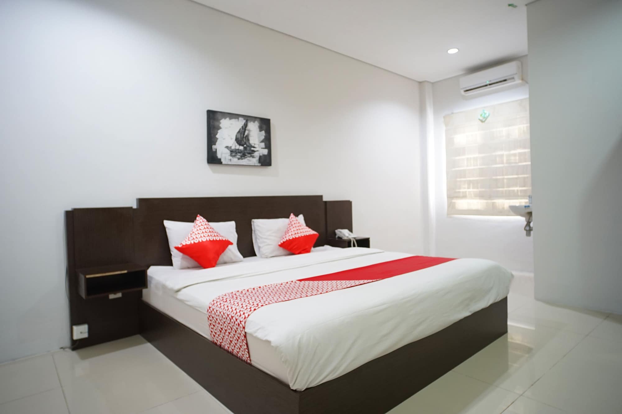 DELUXE, DOUBLE BED