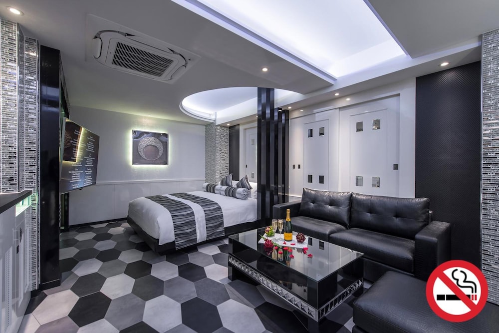 Hotel Dior 7 64/67