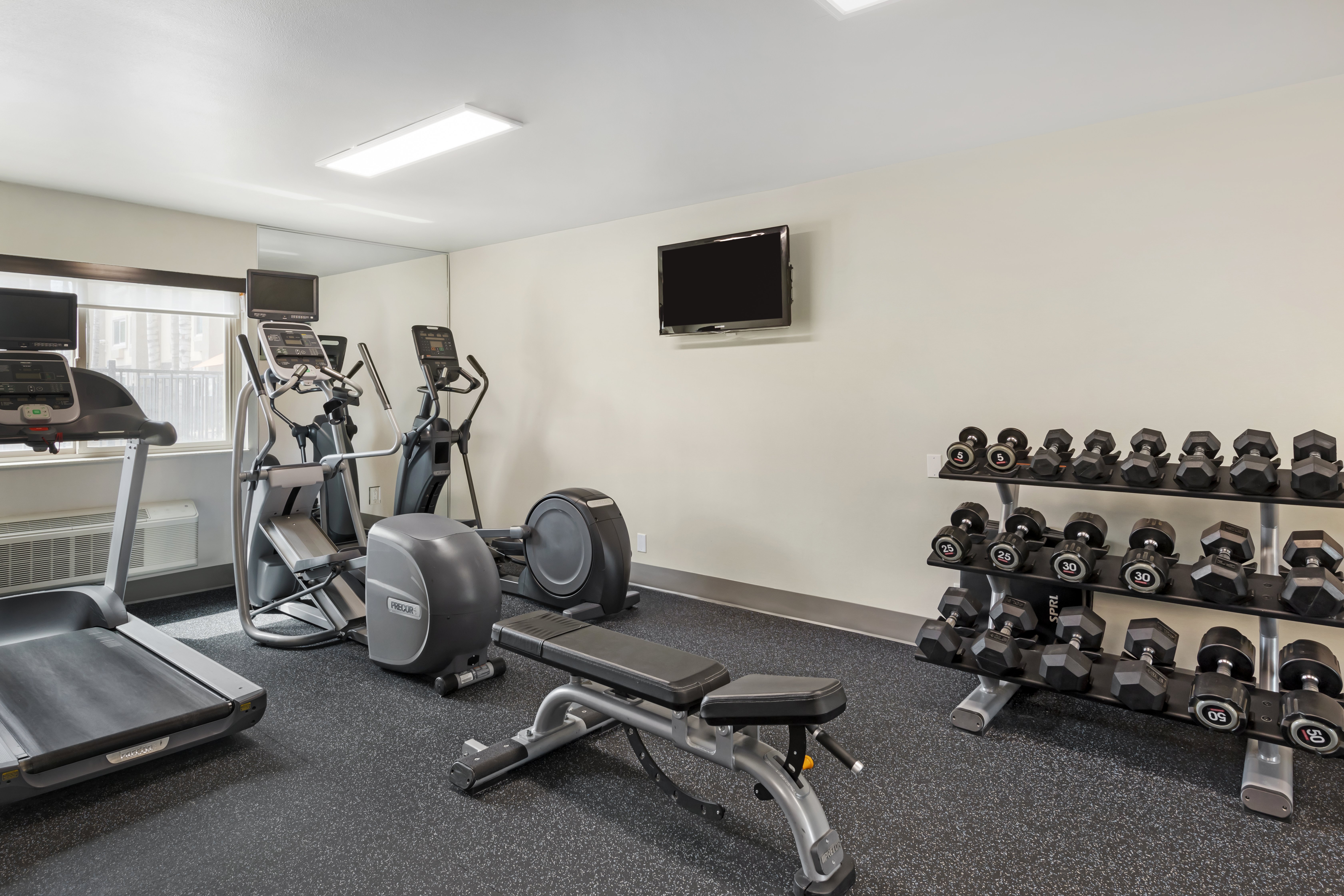 Holiday Inn Express Colton-Riverside North 28/47
