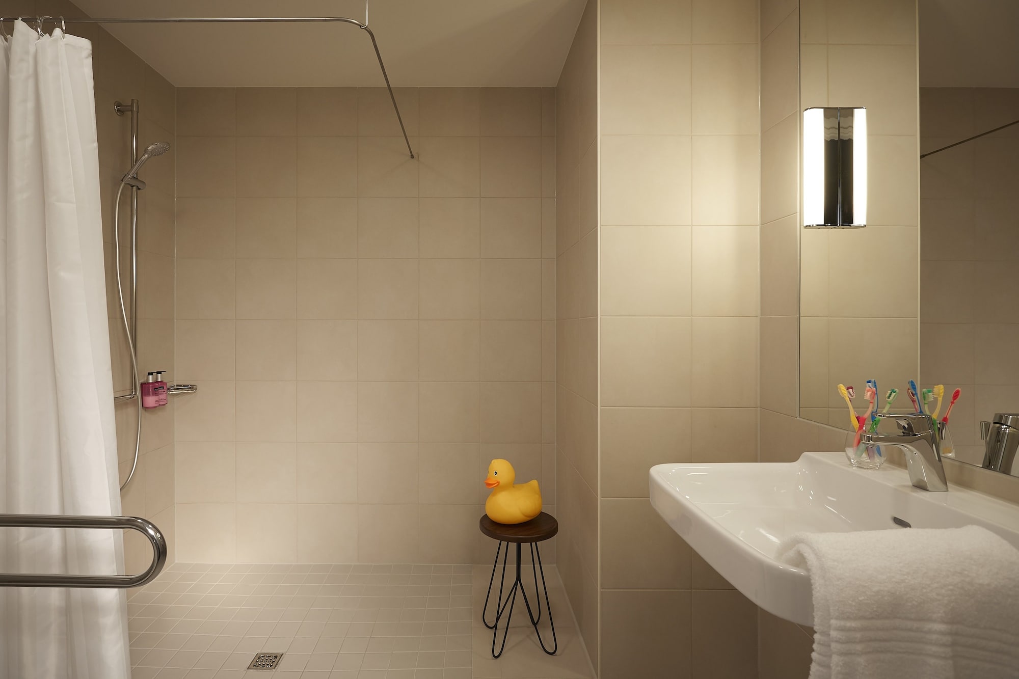 غرفة بسرير كوين، Moxy Milan Linate Airport 5/6