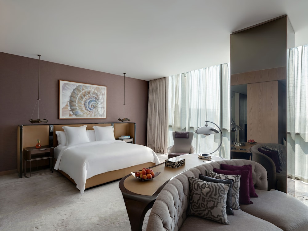 Four Seasons Hotel Dubai International Financial Centre 26/86