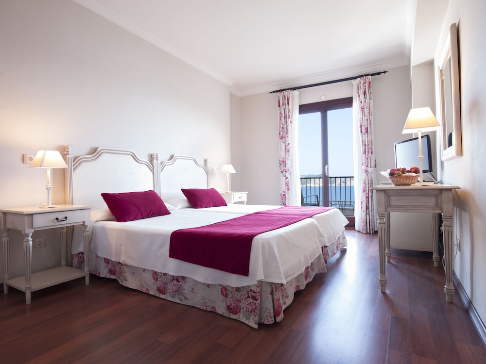 Hotel Cala Fornells 12/50