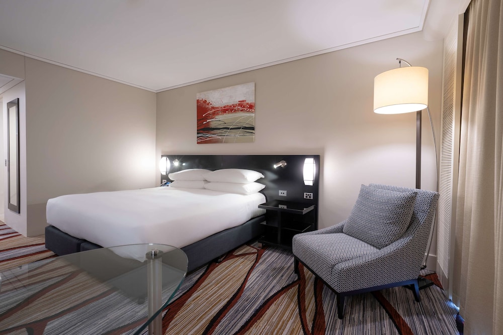 Hilton Cairns Hotel 31/85
