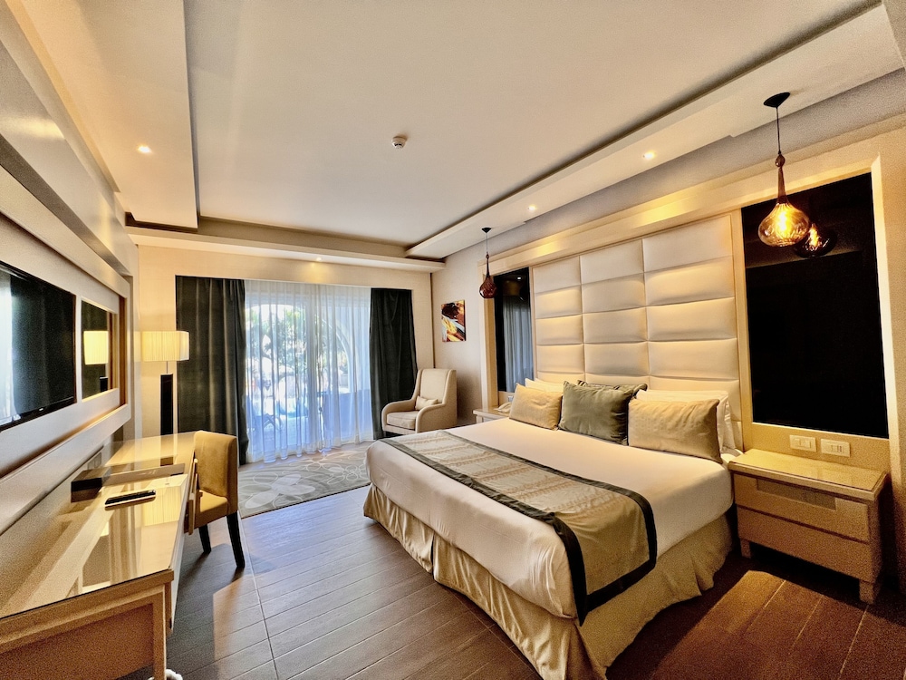 DELUXE ROOM SWIM UP