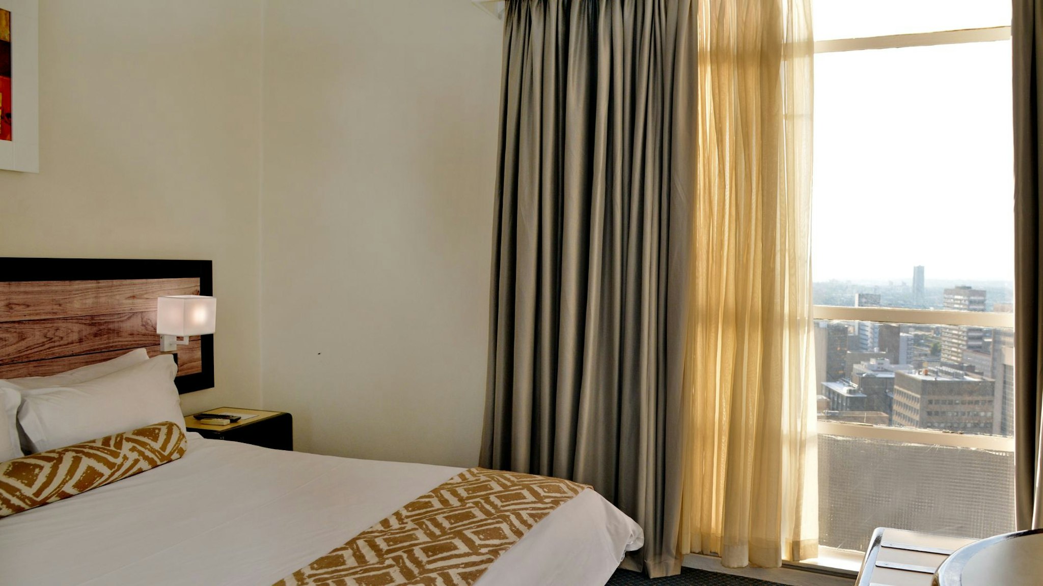 EXECUTIVE, SUITE