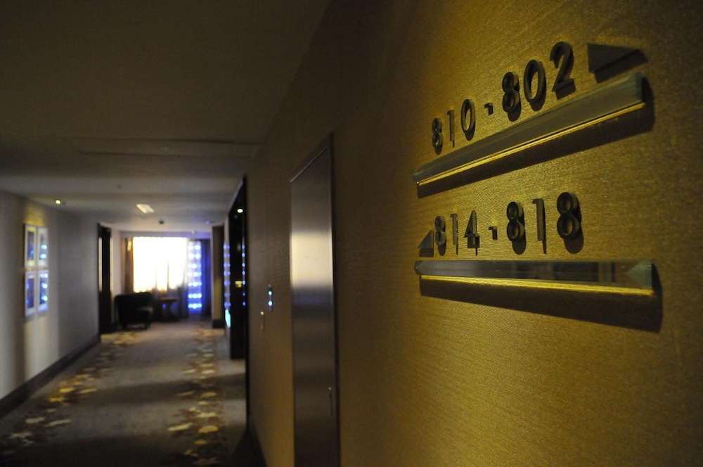MONARCH SKYLINE HOTEL 18/48