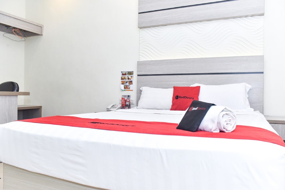 Reddoorz Plus Near Makassar Town Square 6/21