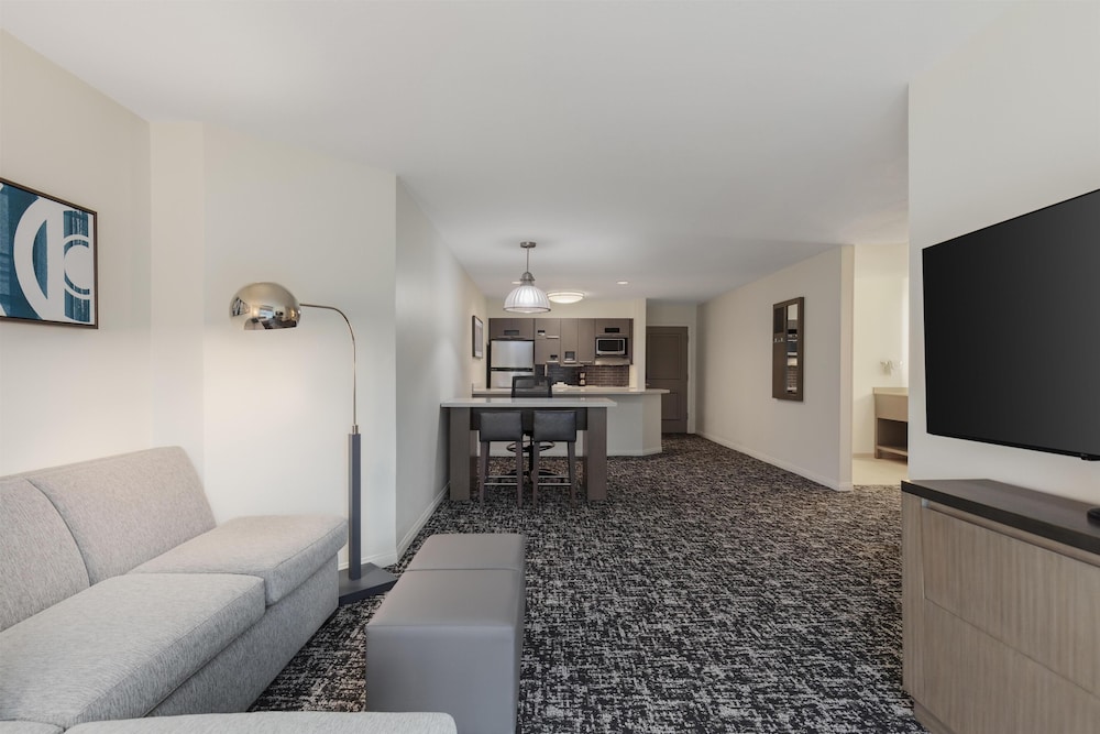 Hyatt House Cypress Anaheim 44/72