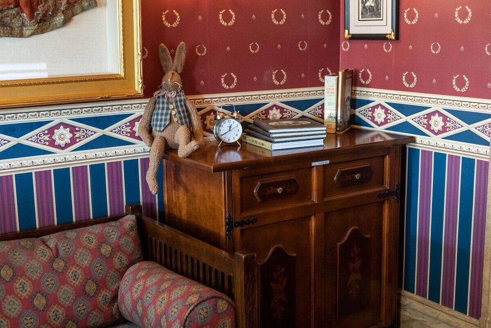 South Broadway Manor Bed and Breakfast 11/72