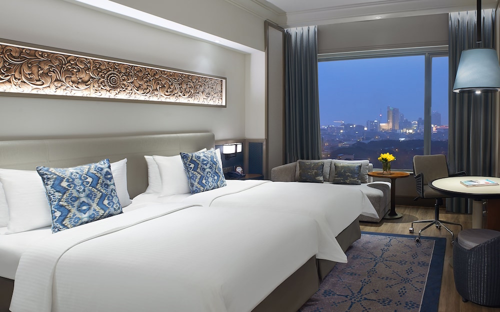 Shangri La Hotel Surabaya Kt 23/65
