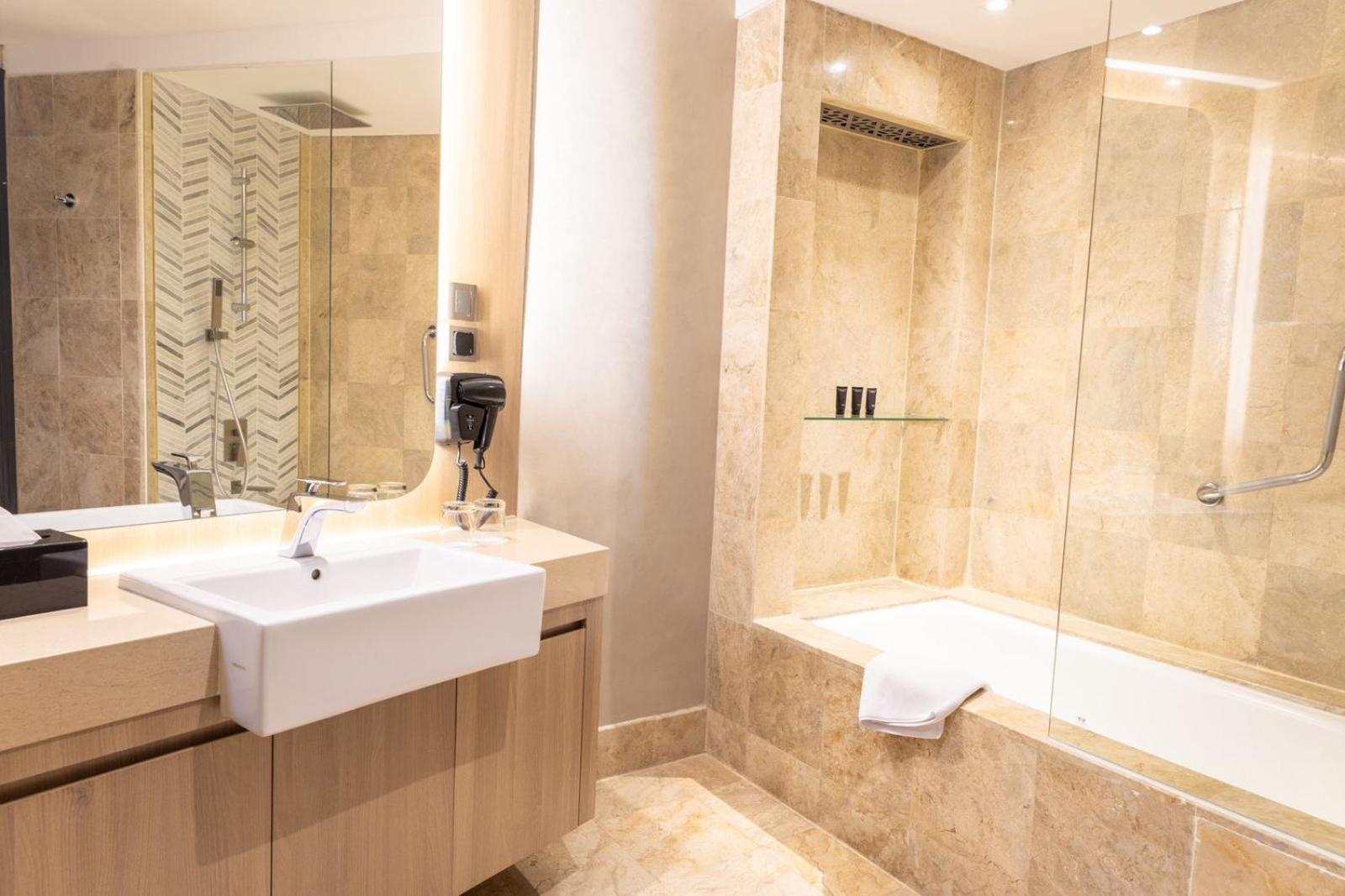 غرفة بريميوم، ARTOTEL Suites Mangkuluhur 7/7