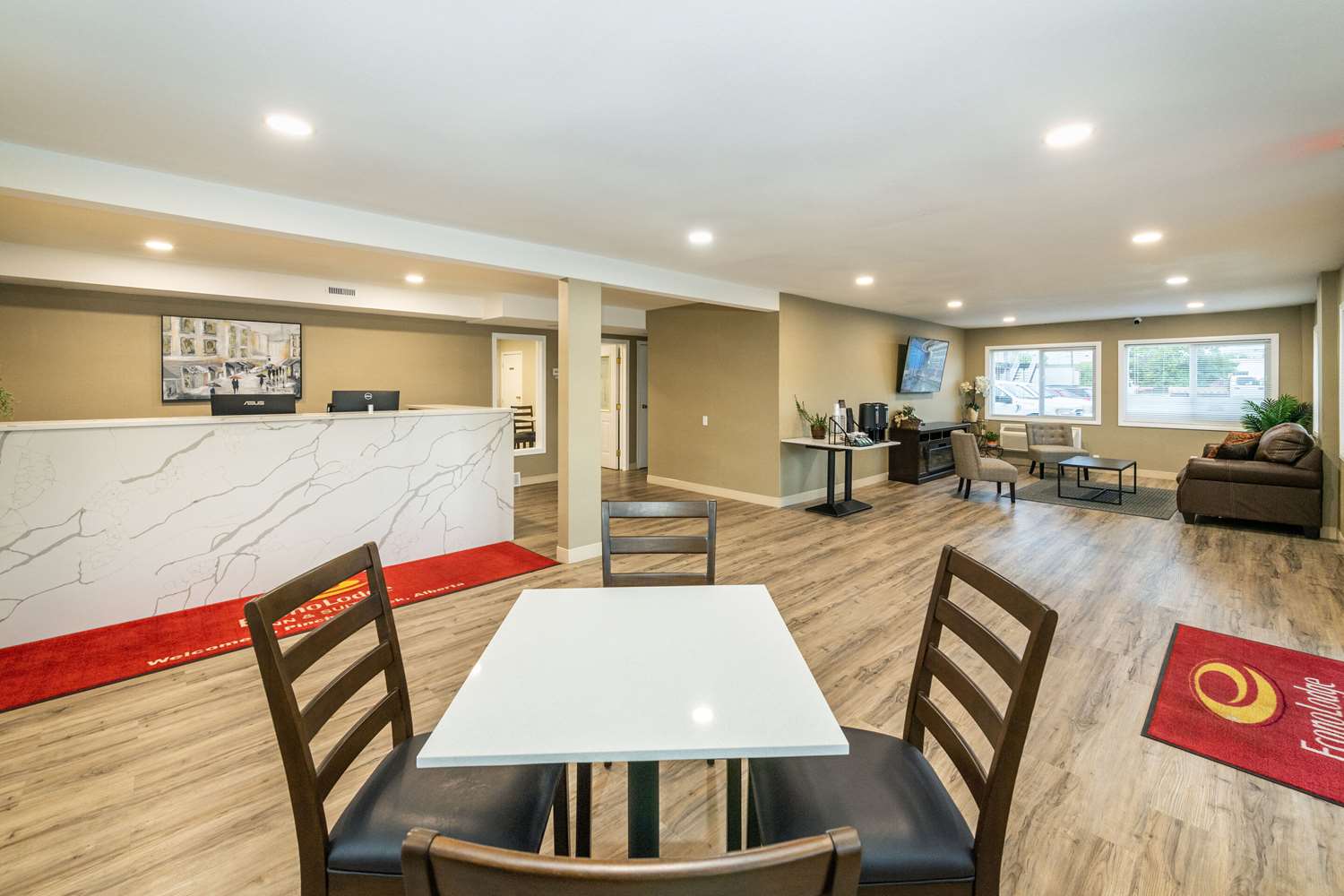 Econo Lodge Inn & Suites Pincher Creek 20/23
