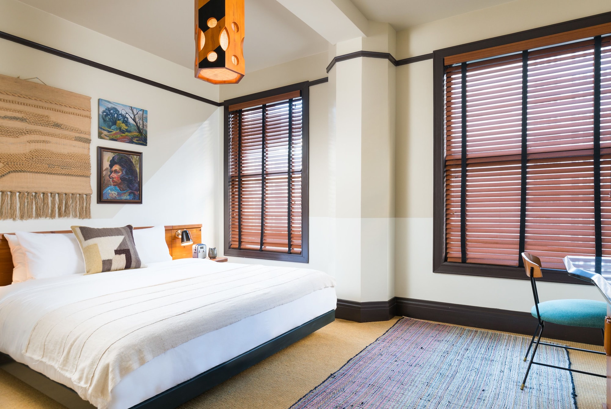 PREMIUM, KING BED, SKYLINE VIEW