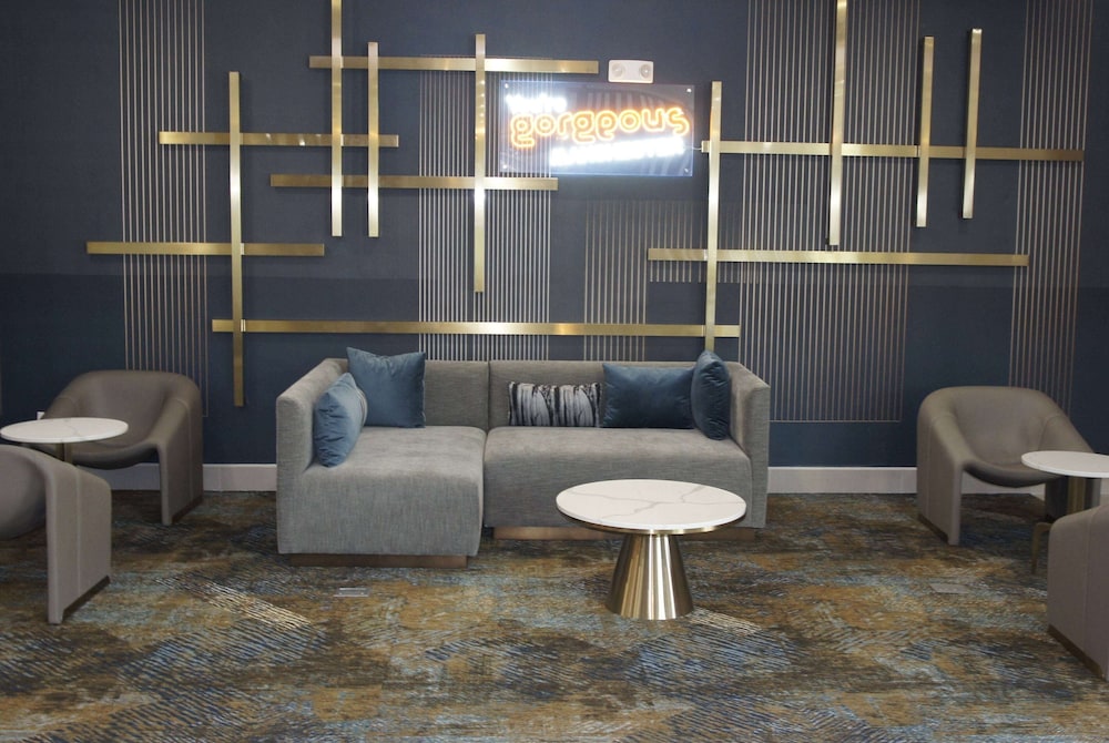 La Quinta Inn & Suites by Wyndham Manchester / Arnold AFB 24/42