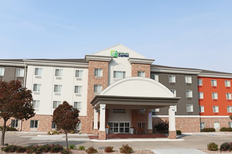 Holiday Inn Express Kearney 4/72