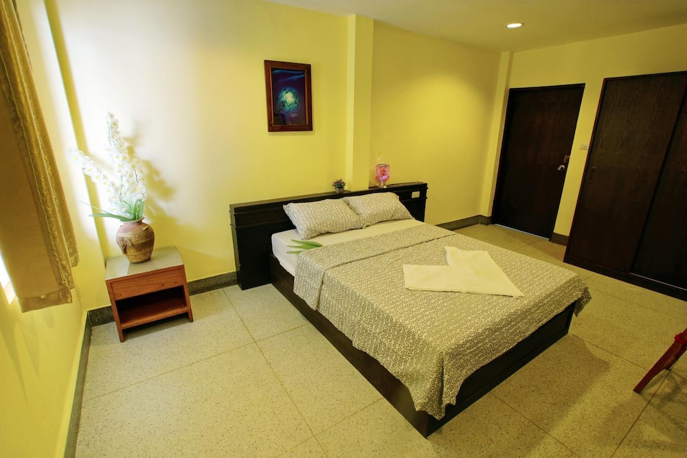 Sri Krungthep Hotel 19/77