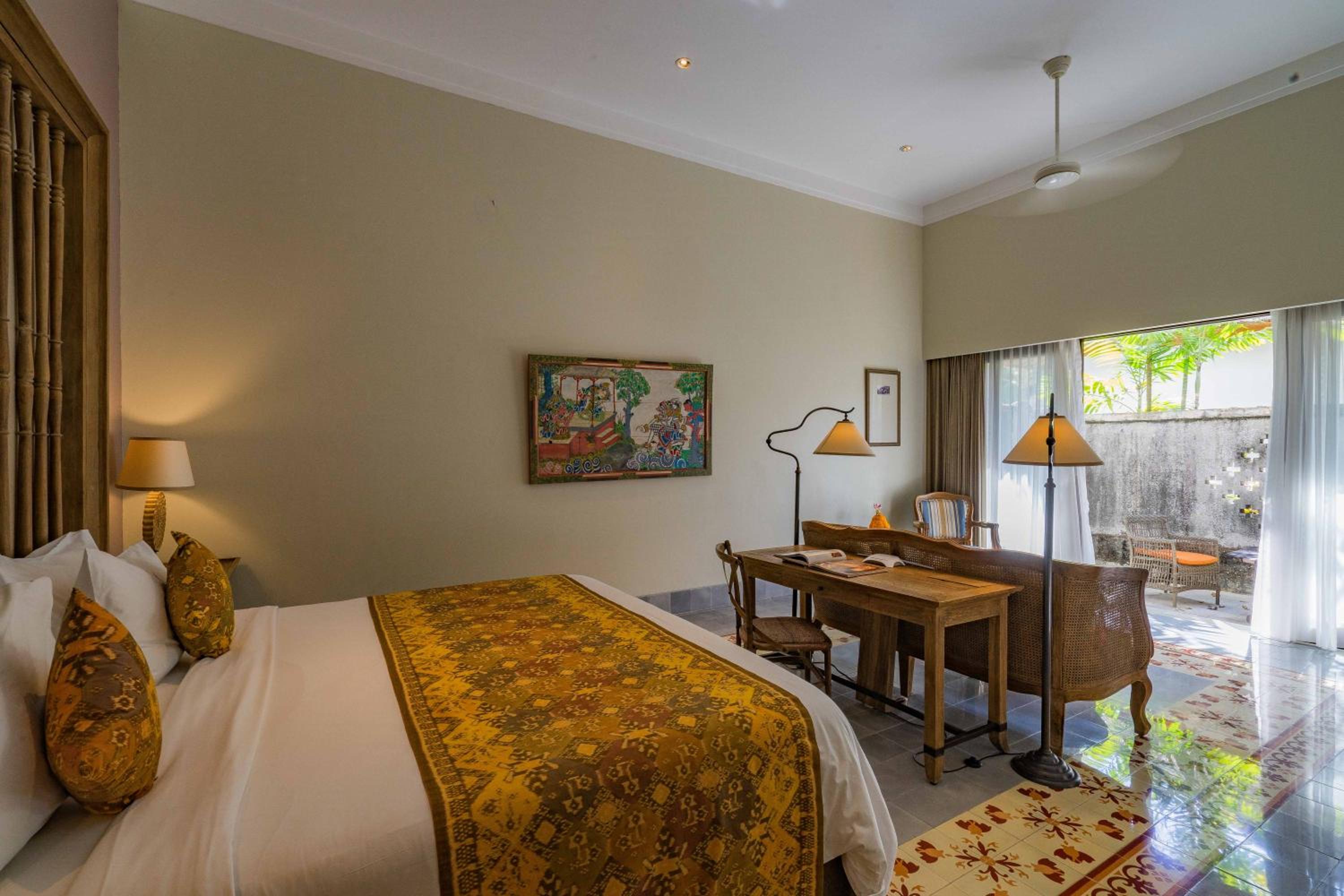 Studio, Suite, King Bed, Pool Access