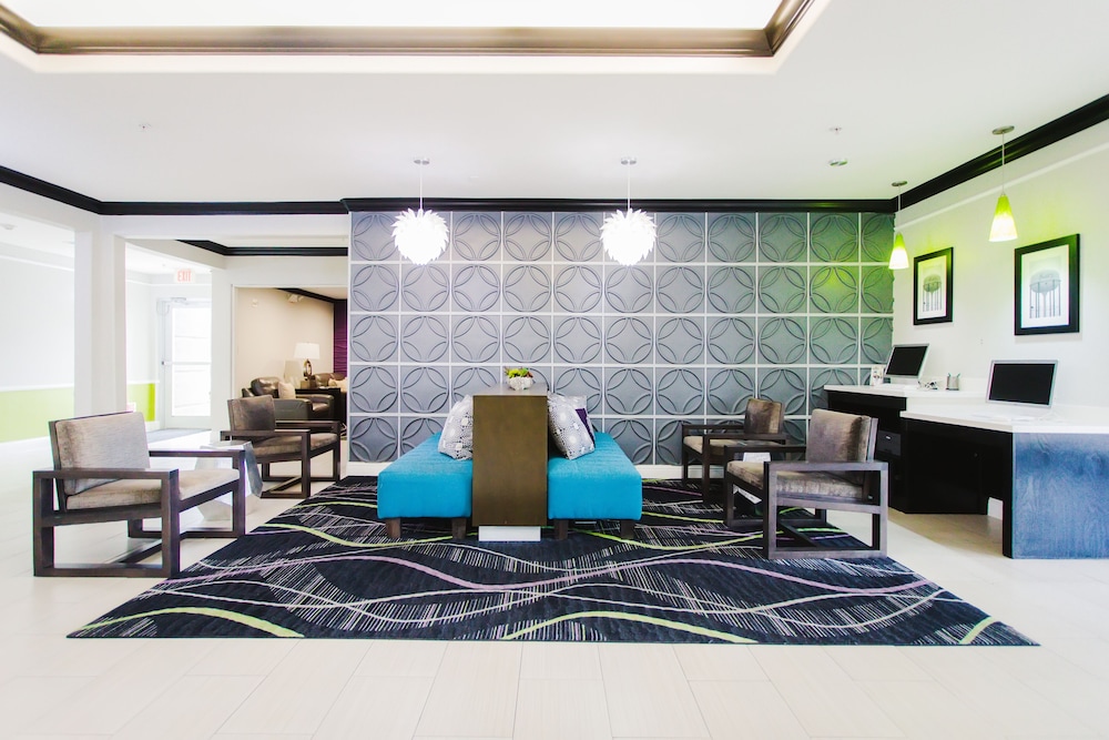 Palacio Royale Inn Signature 37/45