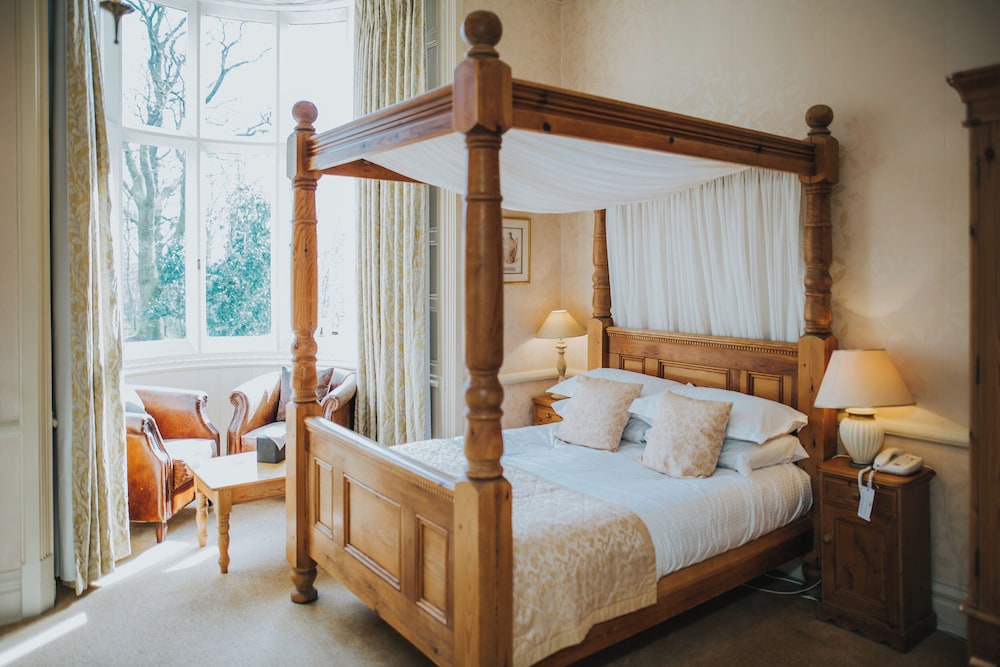 Four Poster, Double Bed