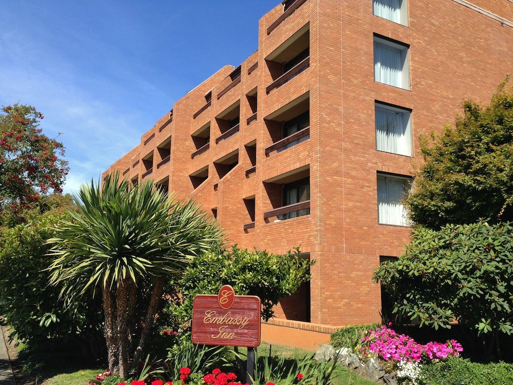Embassy Inn 4/46