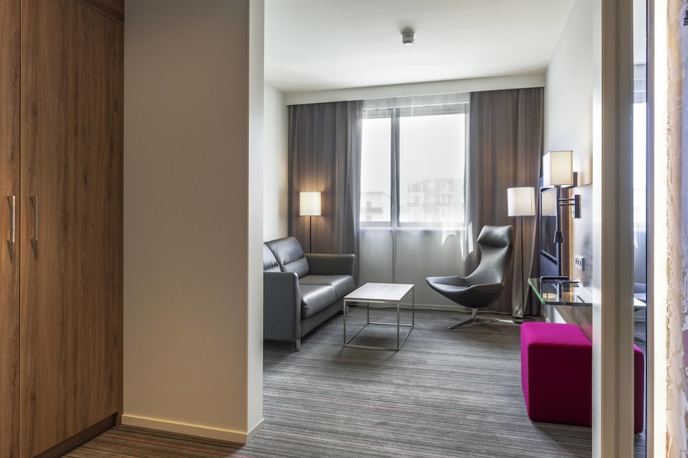 Moxy Milan Linate Airport 24/40
