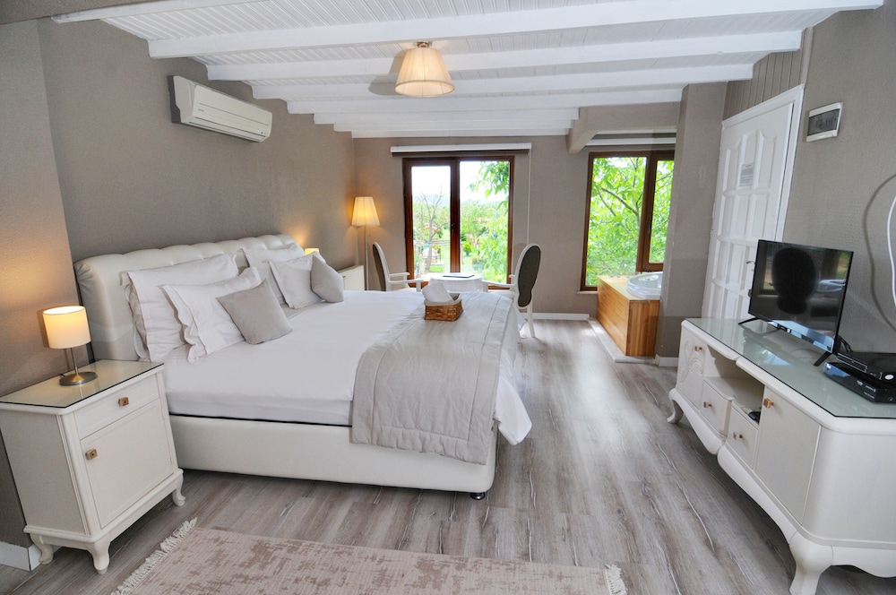 DELUXE, SUITE