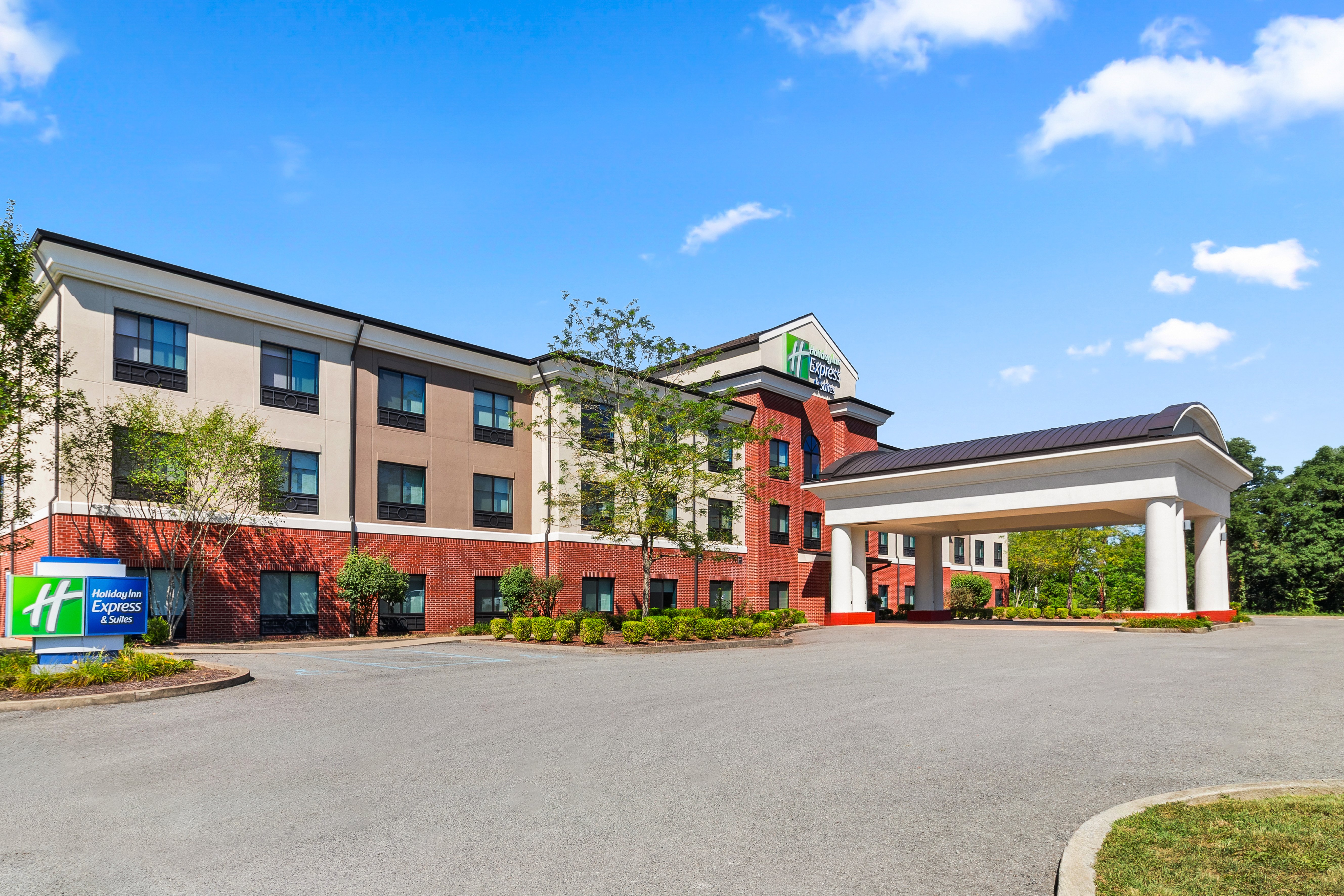 Holiday Inn Express Hotel And Suites Fairmont 61/64