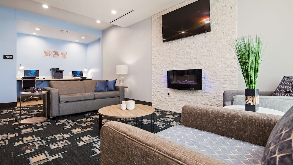 Best Western Plus Buda Austin Inn and Suites 27/35