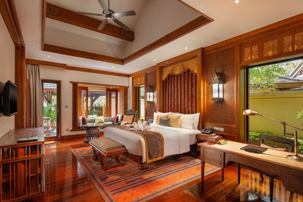 3 Bedrooms, Royal, Pool, Villa