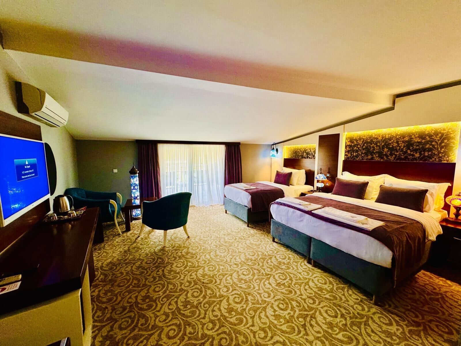 1 Bedroom, Lanai, Deluxe, Triple, 1 Queen and 1 Single Bed, Pool View