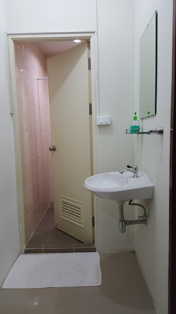 Bangkok Check Inn 69/70