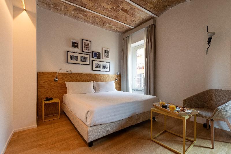 DELUXE, DOUBLE BED
