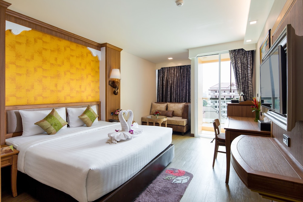 Aiyara Palace 24/63