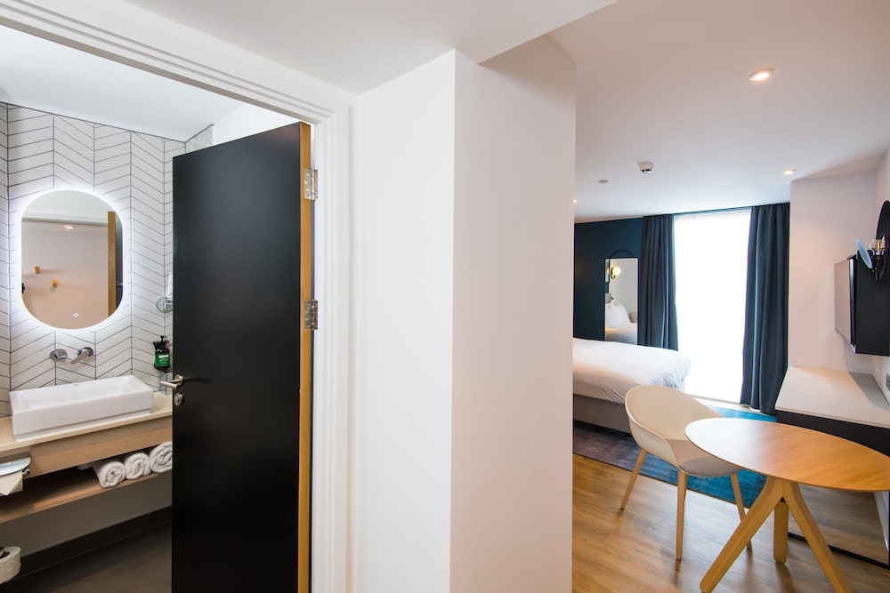 STAYBRIDGE SUITES CARDIFF 23/66