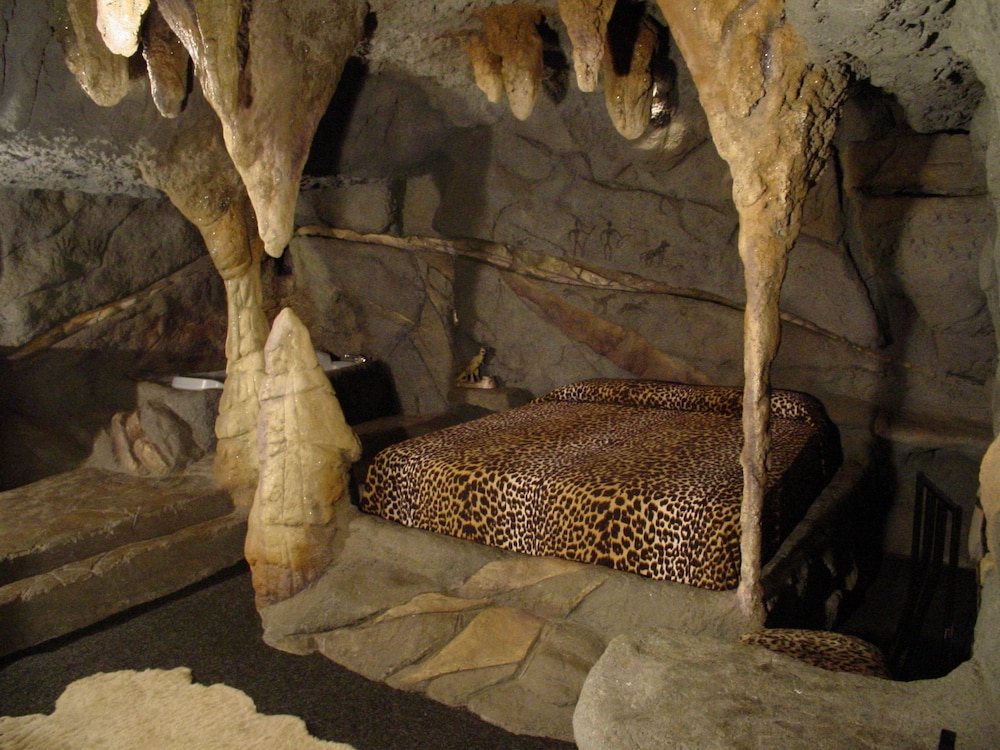 Wildwood Inn Tropical Dome & Theme Suites 46/74