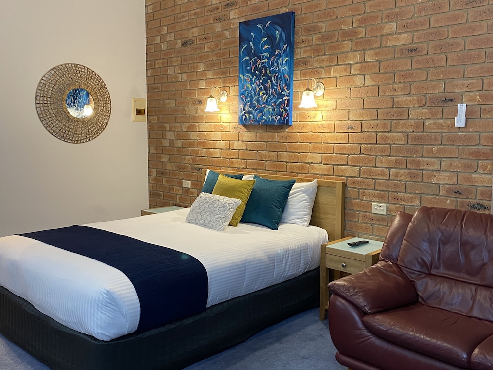 Coastal Waters Motor Inn 32/73
